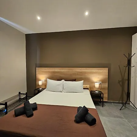 Mingles Bed & Breakfast *