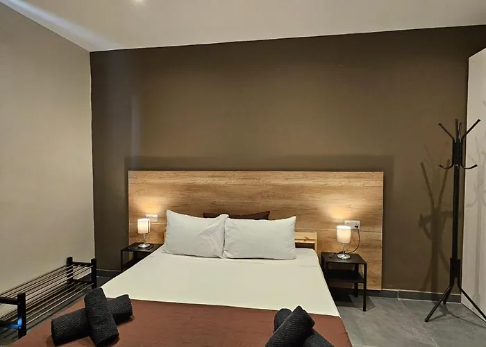 Mingles Bed & Breakfast 3*